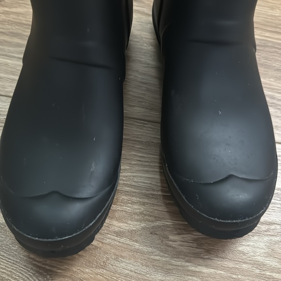 Women’s Hunter Tall Matte Black Rain Boots Size 6 runs big (fits size 7.5) - Picture 7 of 7